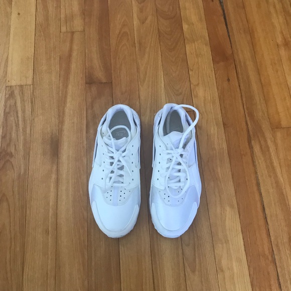 nike air huaraches white - Picture 2 of 5